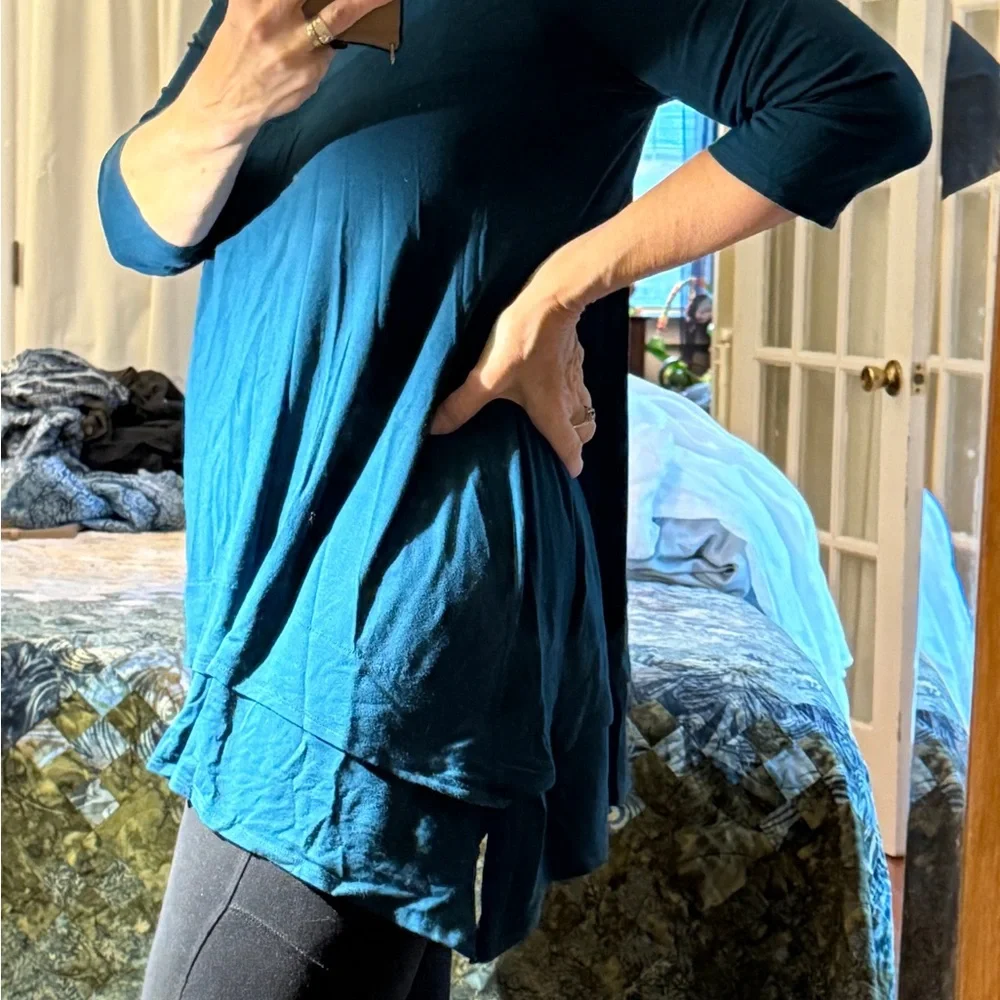 Eileen Fisher teal tunic with 3/4 sleeves, scoop neck and flattering hemline. - Picture 2 of 6